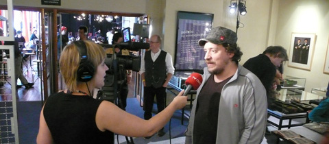 bertrand devant la caméra au festival de ukulélé de belgique